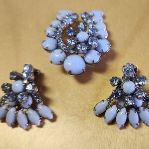 Vintage Elegant Juliana Blue Lavender, Rhinestones Jewelry Set Brooch & Clip Ear